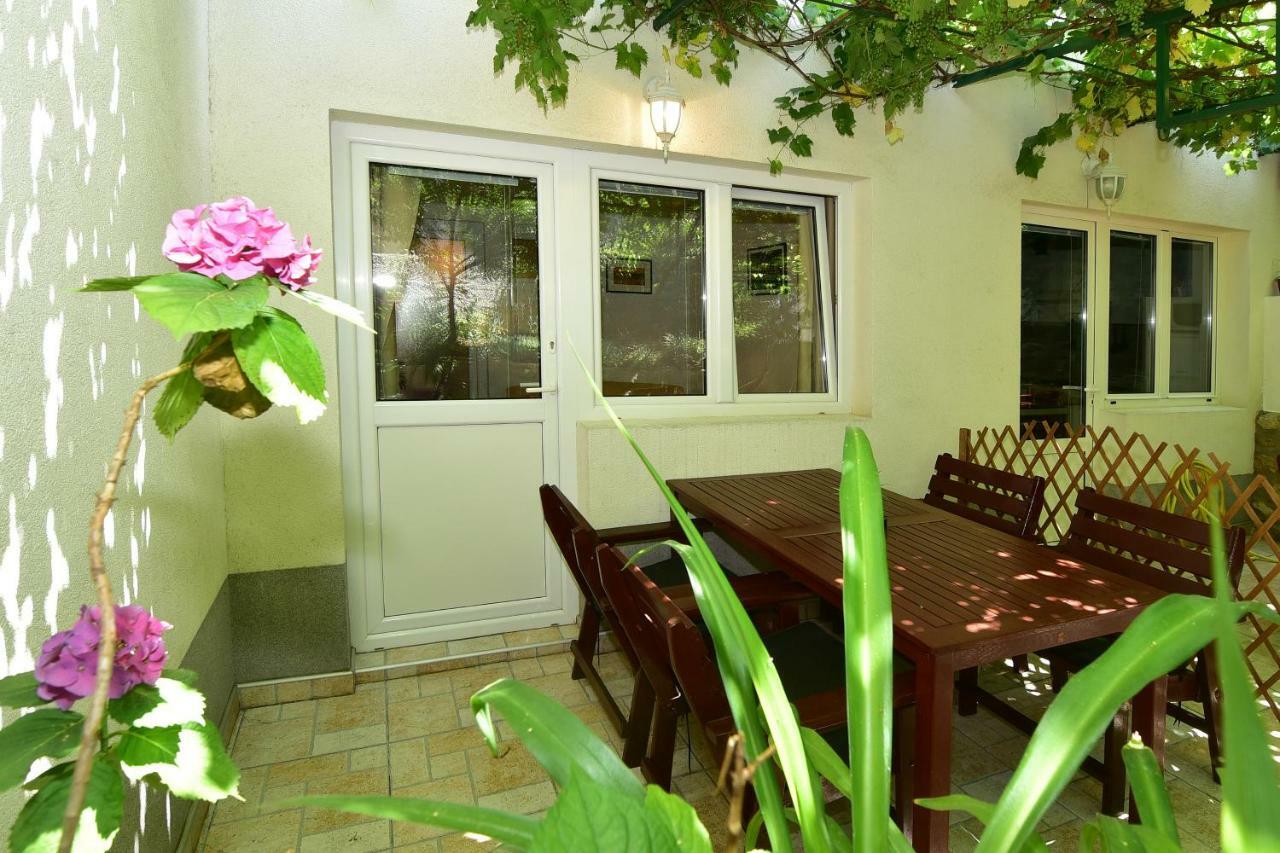 Anica & Gabriela Apartment Makarska