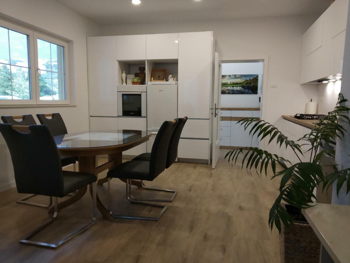 Anica & Gabriela Apartment Makarska