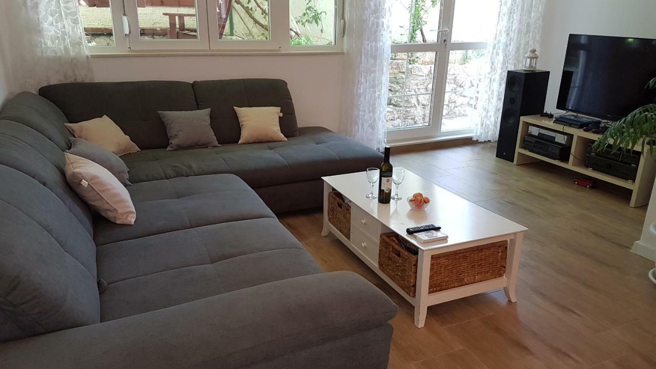 Anica & Gabriela Apartment Makarska